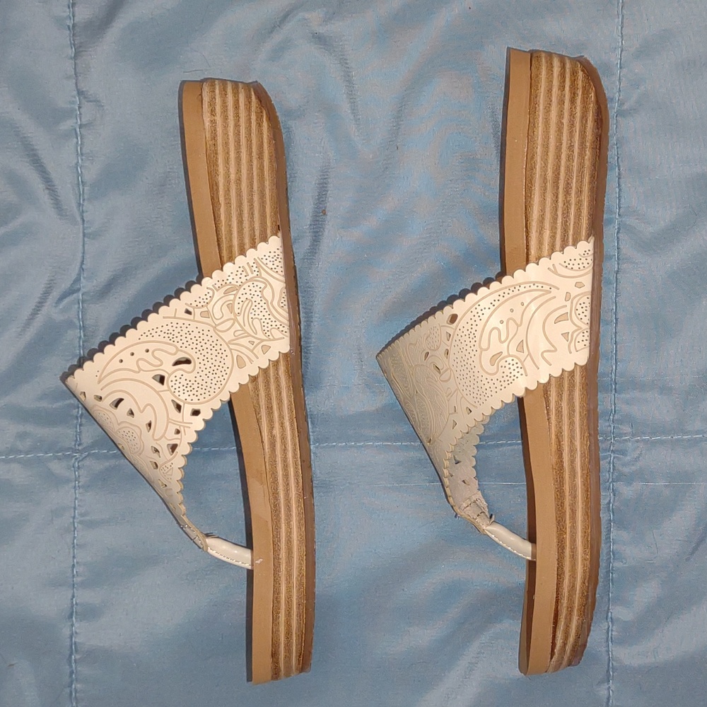 YELLOWBOX Crayla Sandals in Ivory - Picture 13 of 15